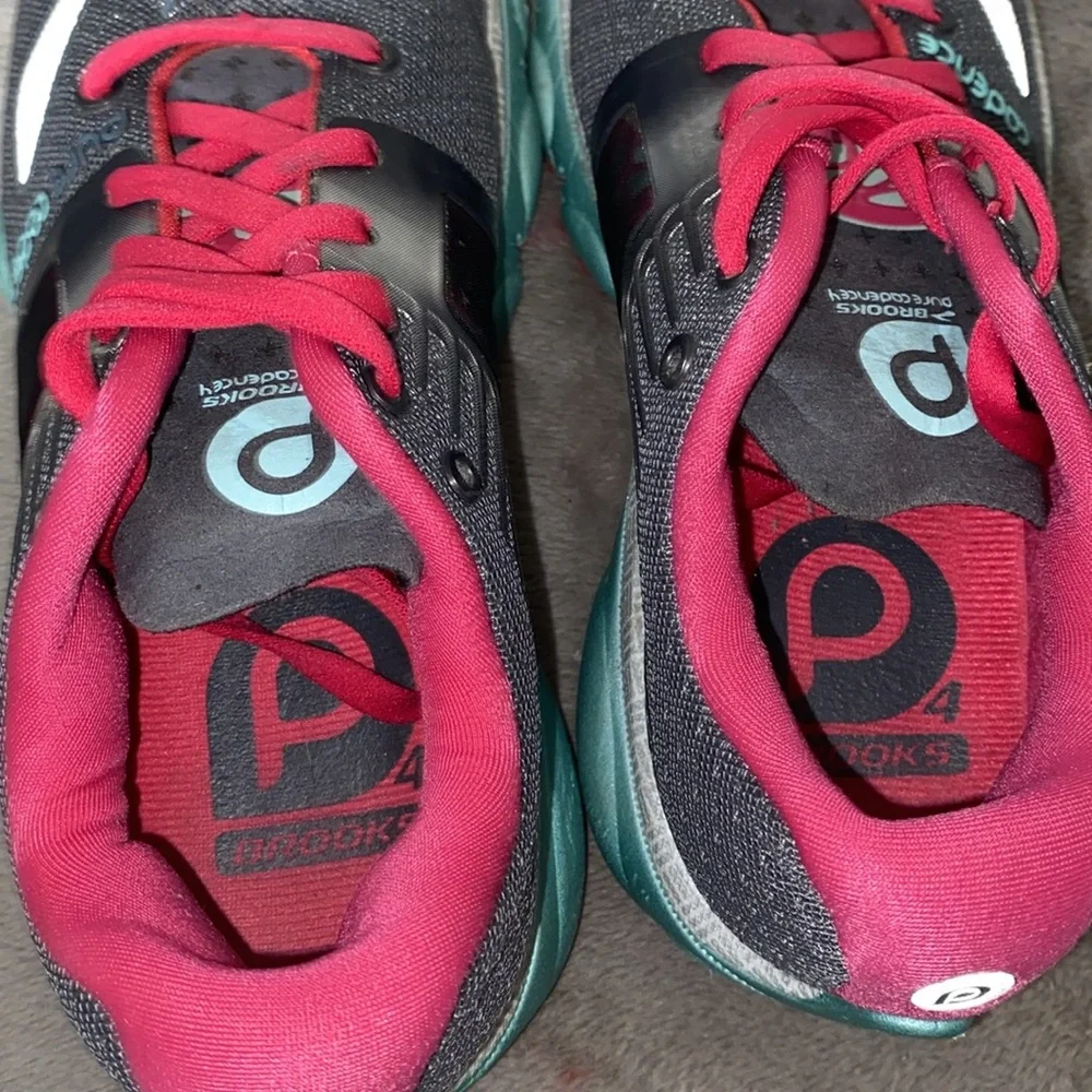 Women's Brooks PureCadence Running Shoes Size 6